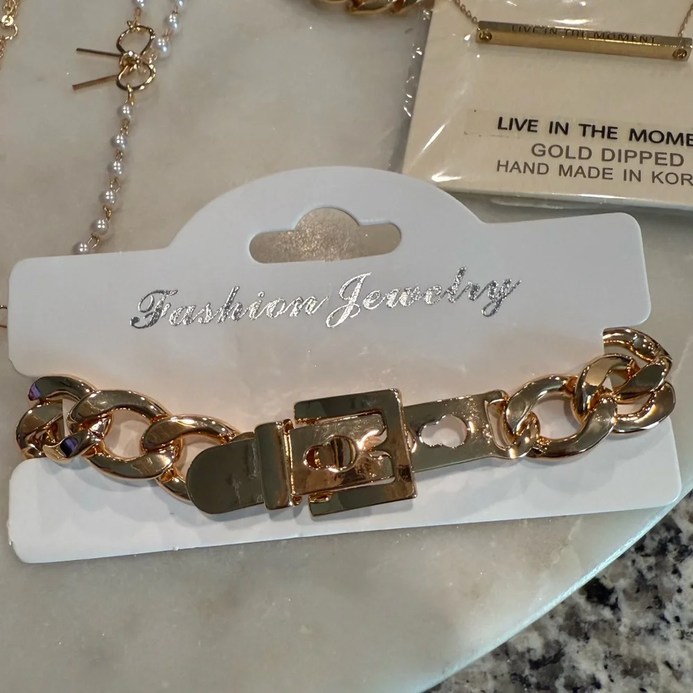 8 Piece Costume Jewelry Bundle NEW - Picture 2 of 10